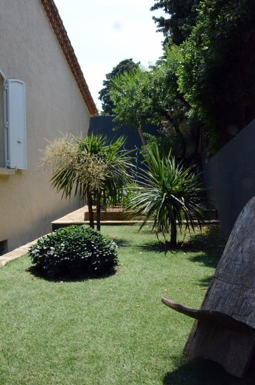 Bed and Breakfast Les Jardins De Galicia Sète Habitación foto